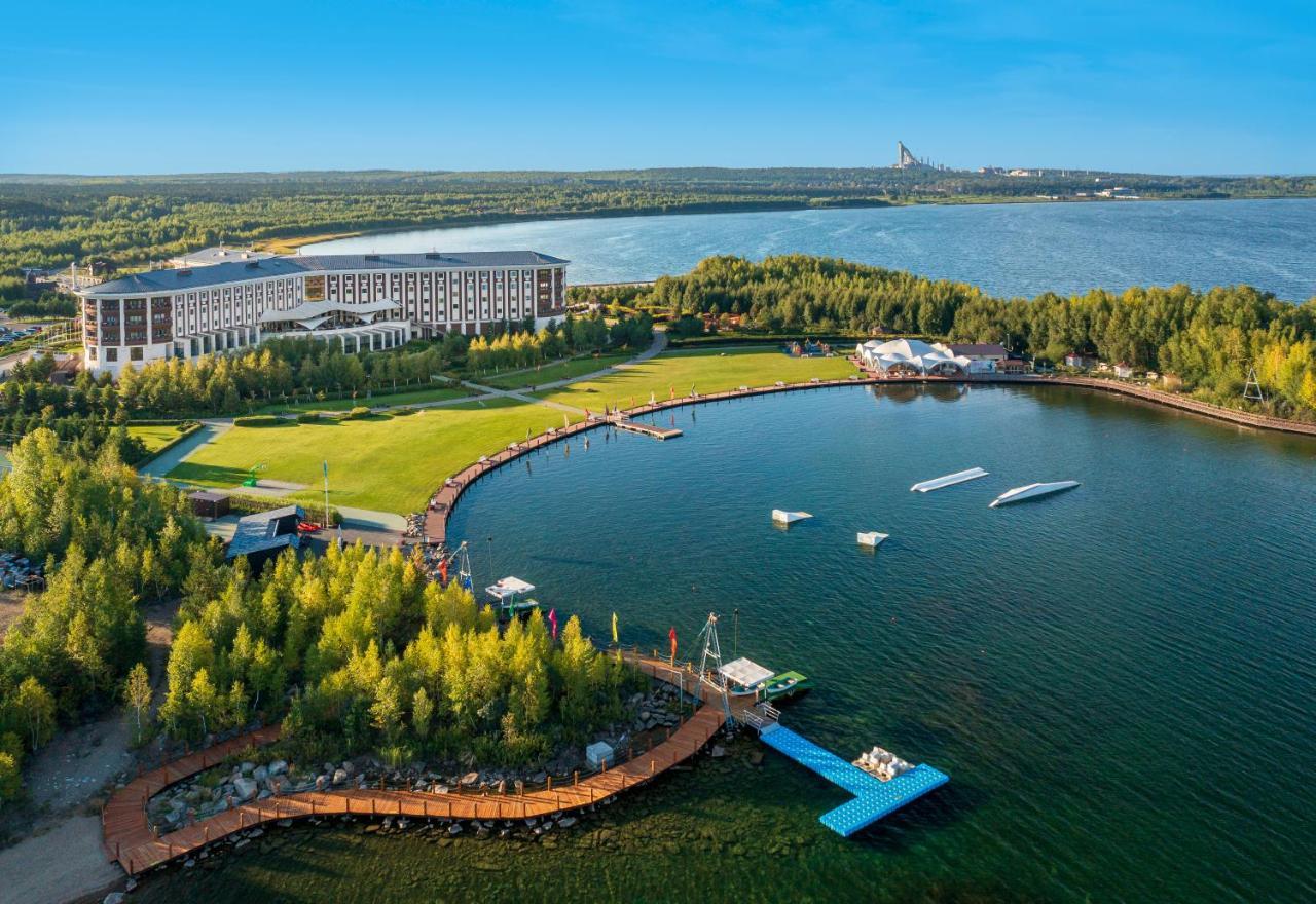 Rixos Borovoe Shchuchinsk Exterior foto Aerial view of the hotel and the lake