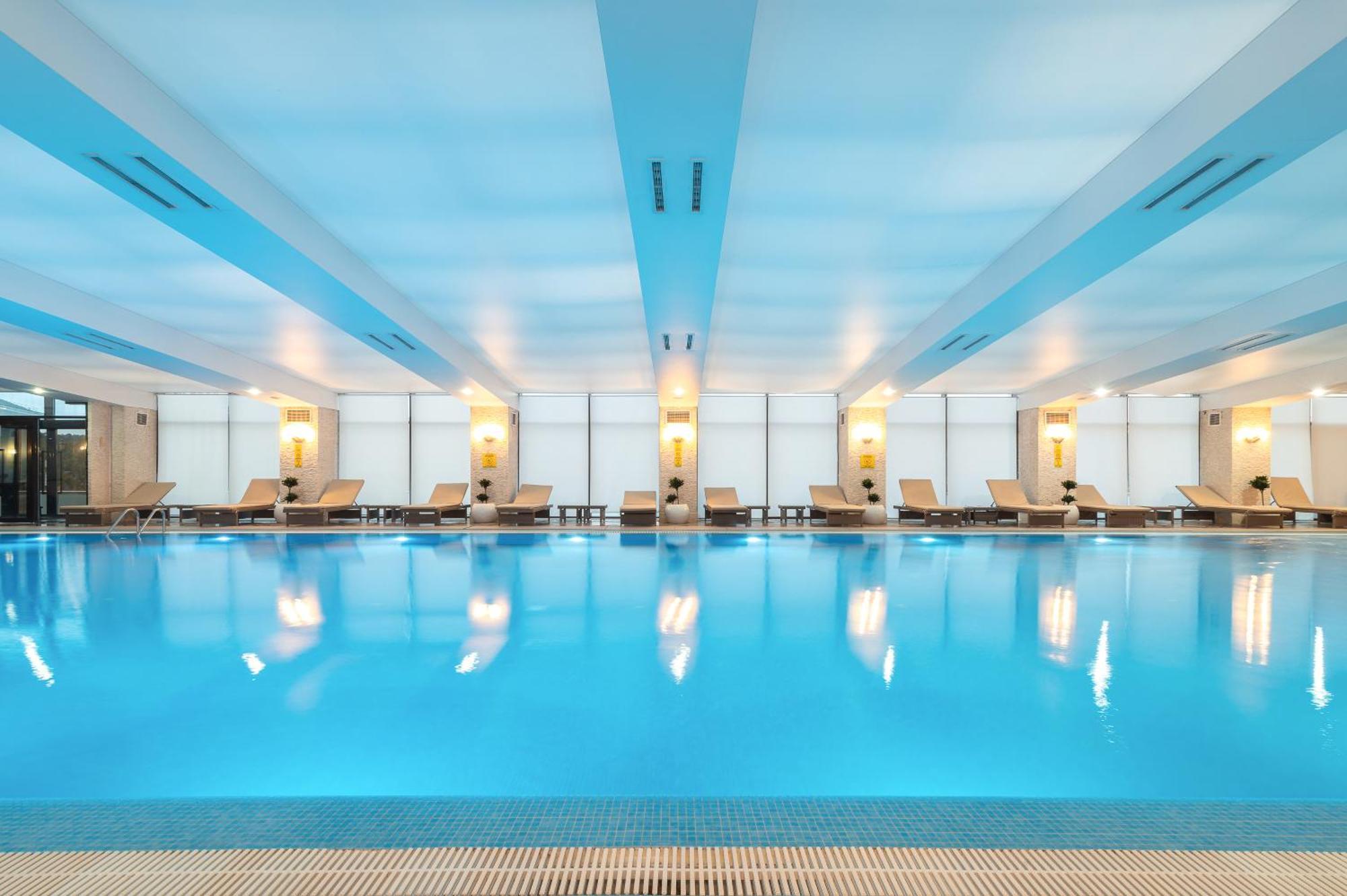 Rixos Borovoe Shchuchinsk Exterior foto The pool at the hotel