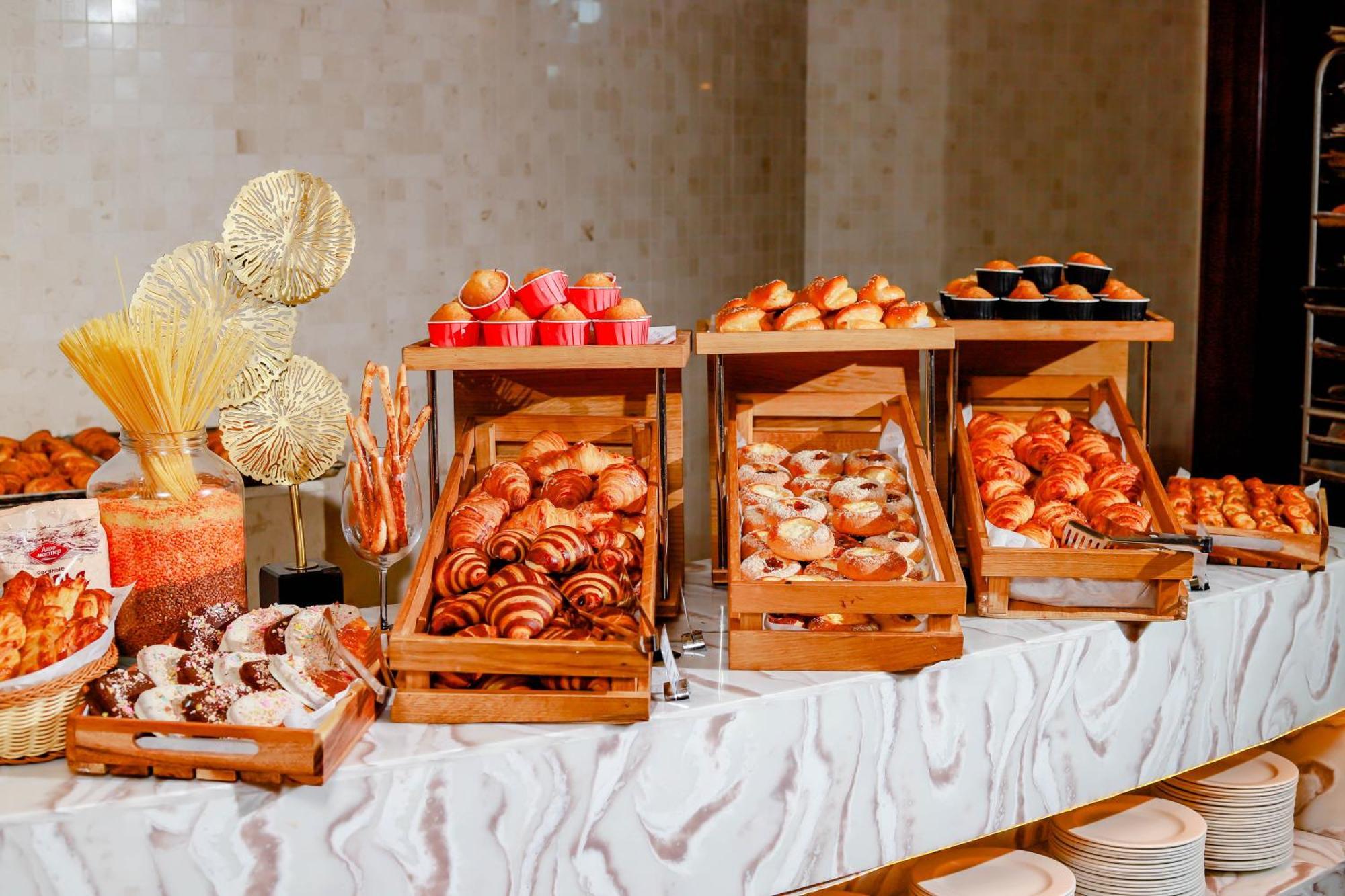 Rixos Borovoe Shchuchinsk Exterior foto A pastry buffet